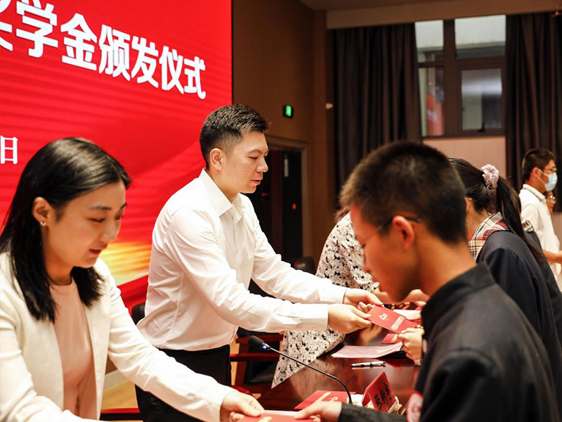 z6com·尊龙股份上市一周年丨阔步前进 筑梦新程